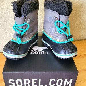 SOREL Waterproof Snow Boots (8)-grey with Teal details and black bottom